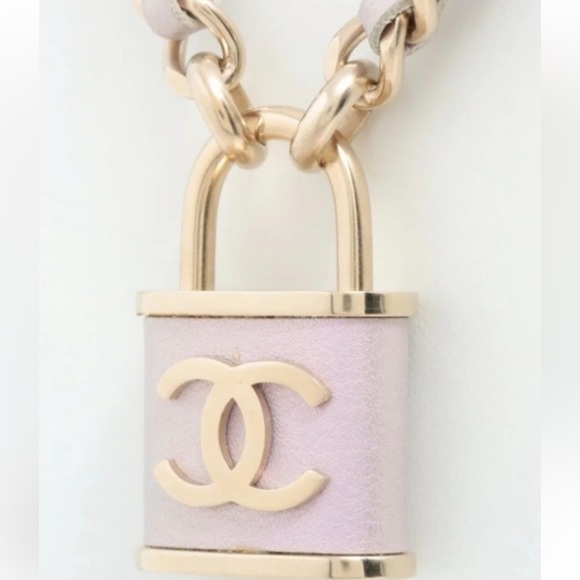 Chanel Gold and lamb leather Chanel Padlock necklace TRADE for Monica! - Picture 3 of 8
